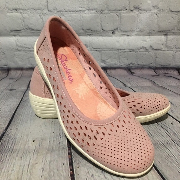 Sketchers Pink Laser cut slip ins Woman’s Sz 5 - Picture 1 of 8